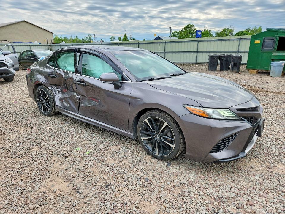 55244066 :رقم المزاد ، 4T1BZ1HK0JU018918 vin ، 2018 Toyota Camry مزاد بيع