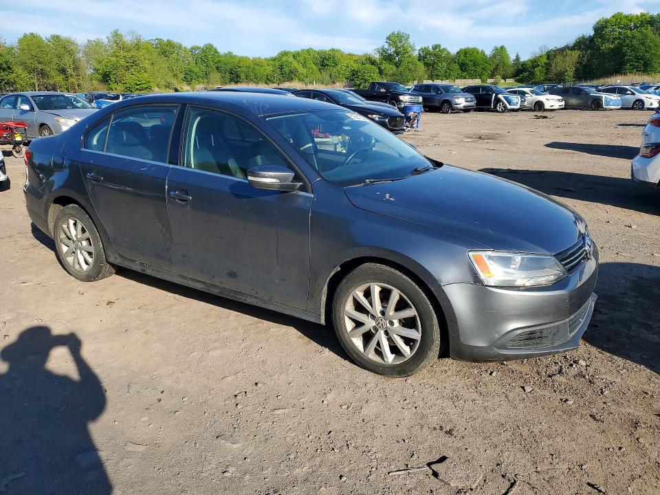 52861206 :رقم المزاد ، 3VWDP7AJ8DM447415 vin ، 2013 Volkswagen Jetta مزاد بيع