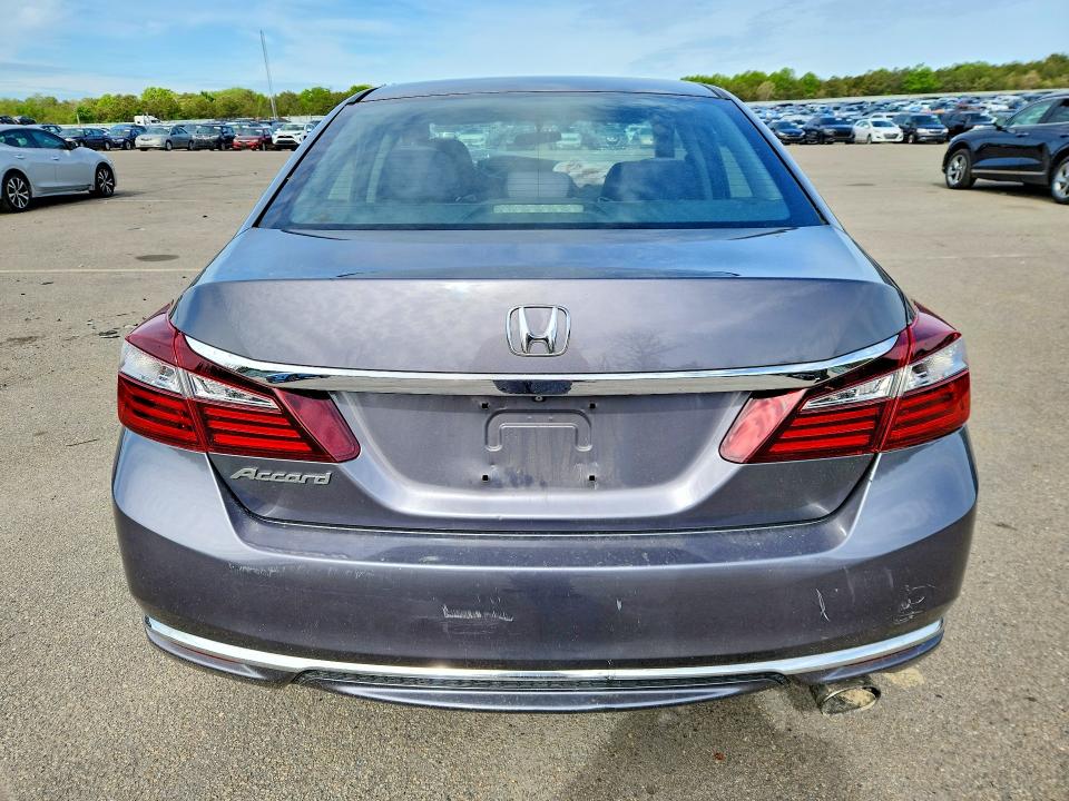 2017 Honda Accord მანქანა იყიდება აუქციონზე, vin: 1HGCR2F3XHA010056, აუქციონის ნომერი: 54490196