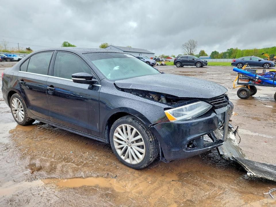 51701036 :رقم المزاد ، 3VWLX7AJ5DM405893 vin ، 2013 Volkswagen Jetta مزاد بيع