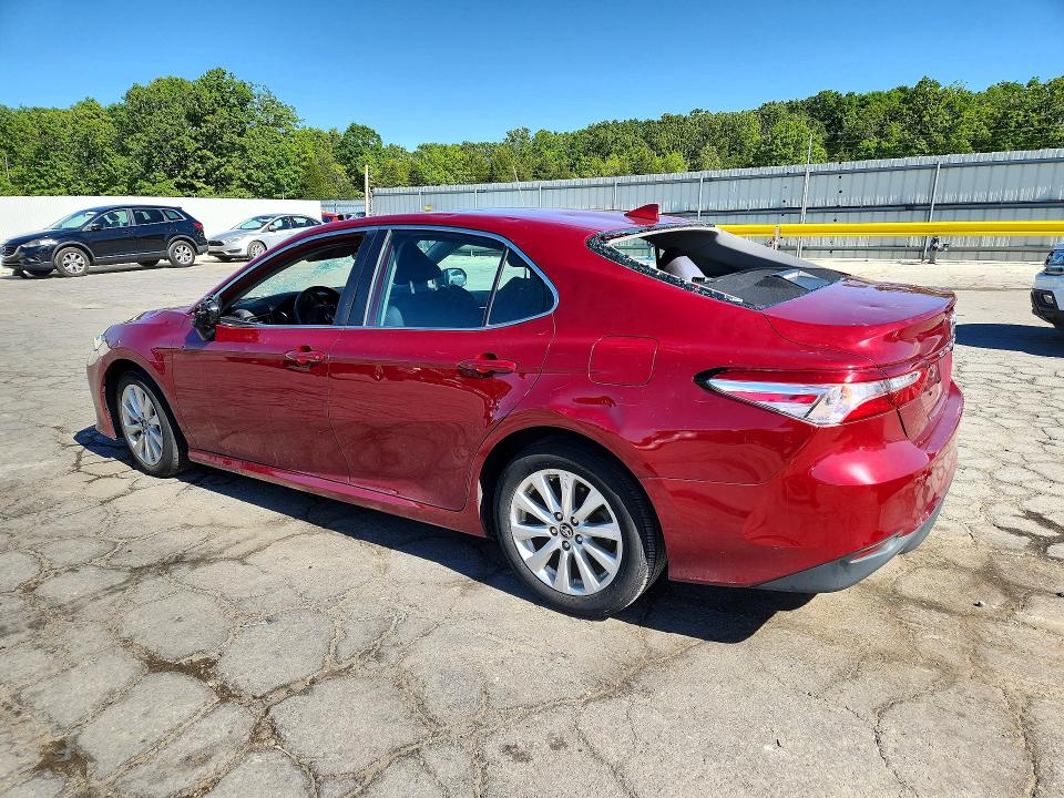 52422956 :رقم المزاد ، 4T1B11HK8KU747922 vin ، 2019 Toyota Camry مزاد بيع