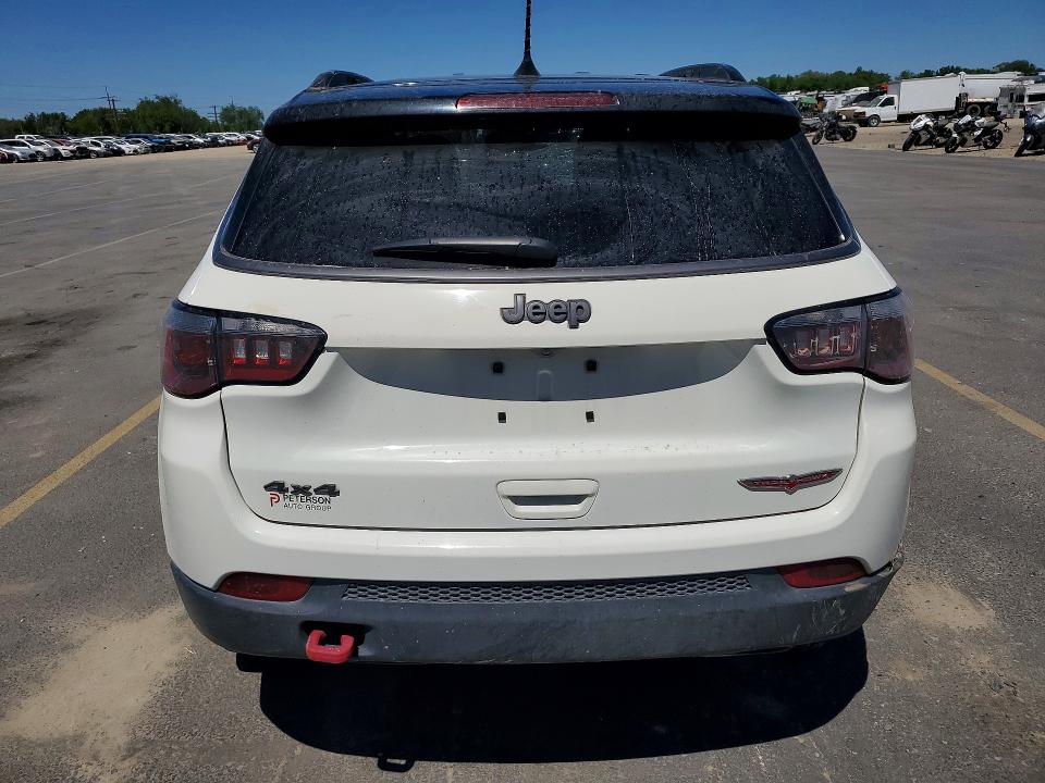 54282366 :رقم المزاد ، 3C4NJDDB5JT232071 vin ، 2018 Jeep Compass مزاد بيع