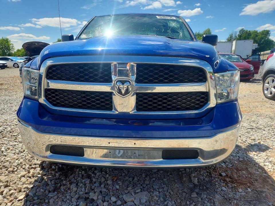 52463136 :رقم المزاد ، 1C6RR6GG2FS623014 vin ، 2015 Ram 1500 مزاد بيع