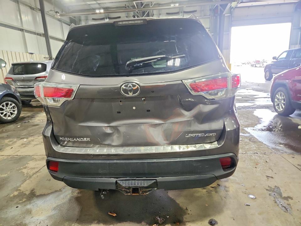 52858966 :رقم المزاد ، 5TDDKRFH7FS084031 vin ، 2015 Toyota Highlander مزاد بيع