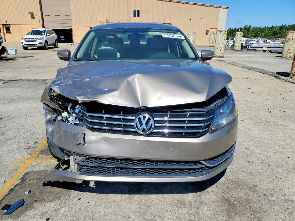 53752756 :رقم المزاد ، 1VWBV7A33FC038743 vin ، 2015 Volkswagen Passat مزاد بيع