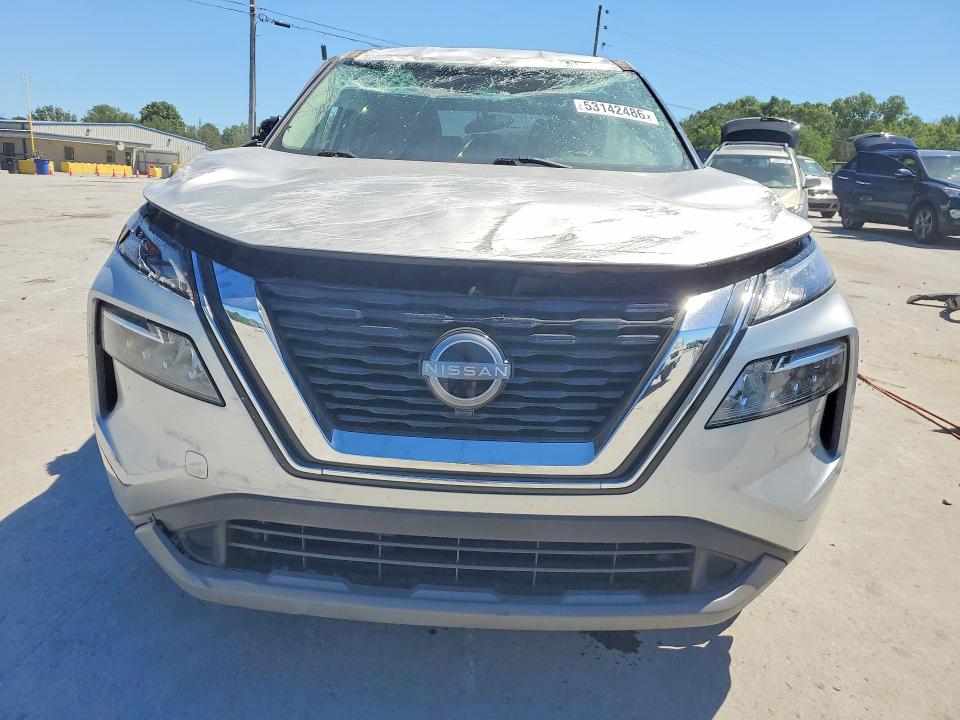 53142486 :رقم المزاد ، 5N1BT3BA1NC725373 vin ، 2022 Nissan Rogue مزاد بيع