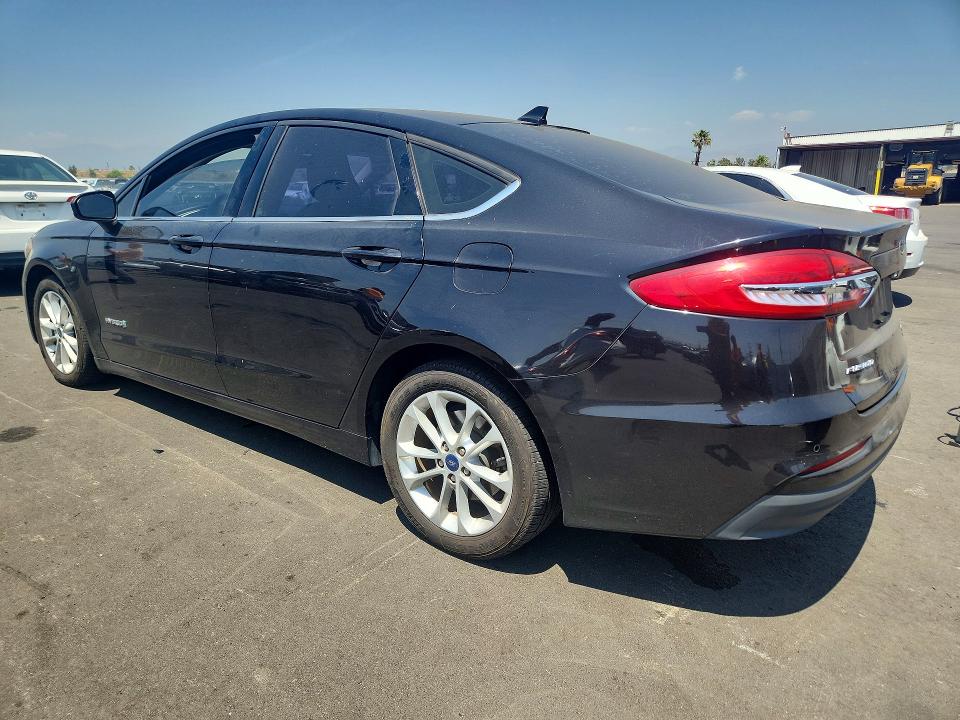 52074156 :رقم المزاد ، 3FA6P0LU3KR114975 vin ، 2019 Ford Fusion مزاد بيع