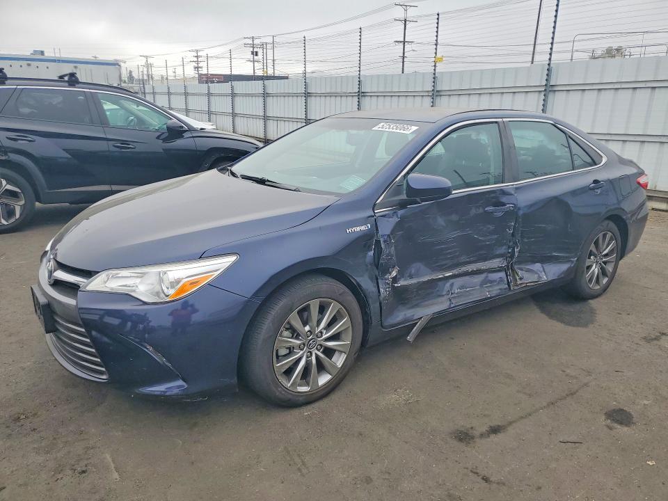 2016 Toyota Camry Hybrid მანქანა იყიდება აუქციონზე, vin: 4T1BD1FKXGU190738, აუქციონის ნომერი: 52535066