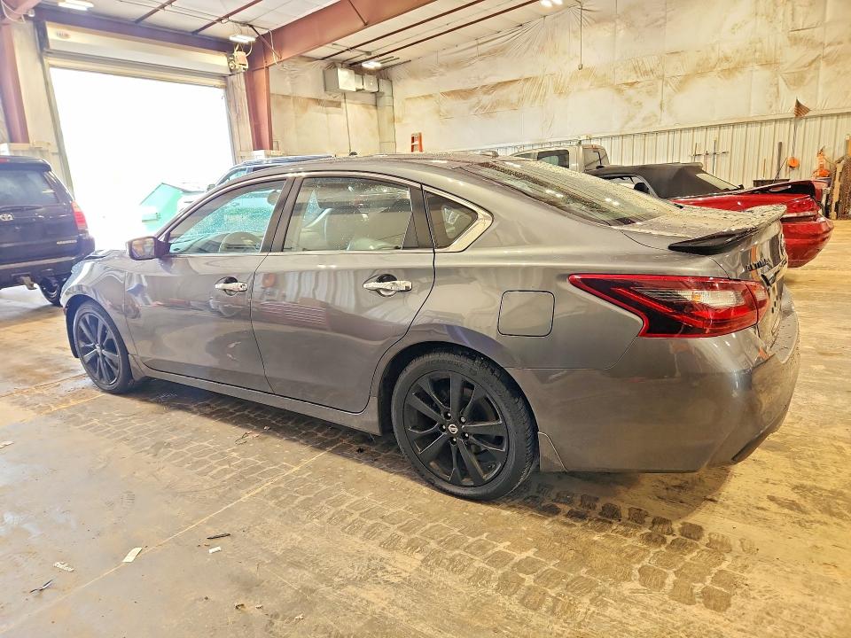 2018 Nissan Altima მანქანა იყიდება აუქციონზე, vin: 1N4AL3AP2JC221677, აუქციონის ნომერი: 53792686