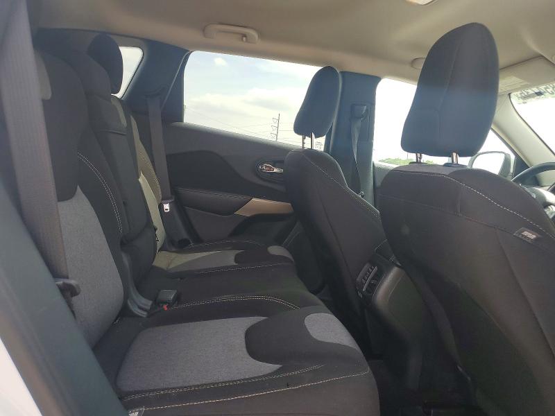 51854736 :رقم المزاد ، 1C4PJLCB5JD519274 vin ، 2018 Jeep Cherokee مزاد بيع