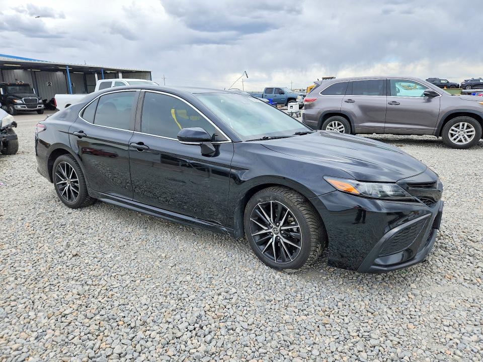 52614486 :رقم المزاد ، 4T1G11AK1NU018133 vin ، 2022 Toyota Camry مزاد بيع