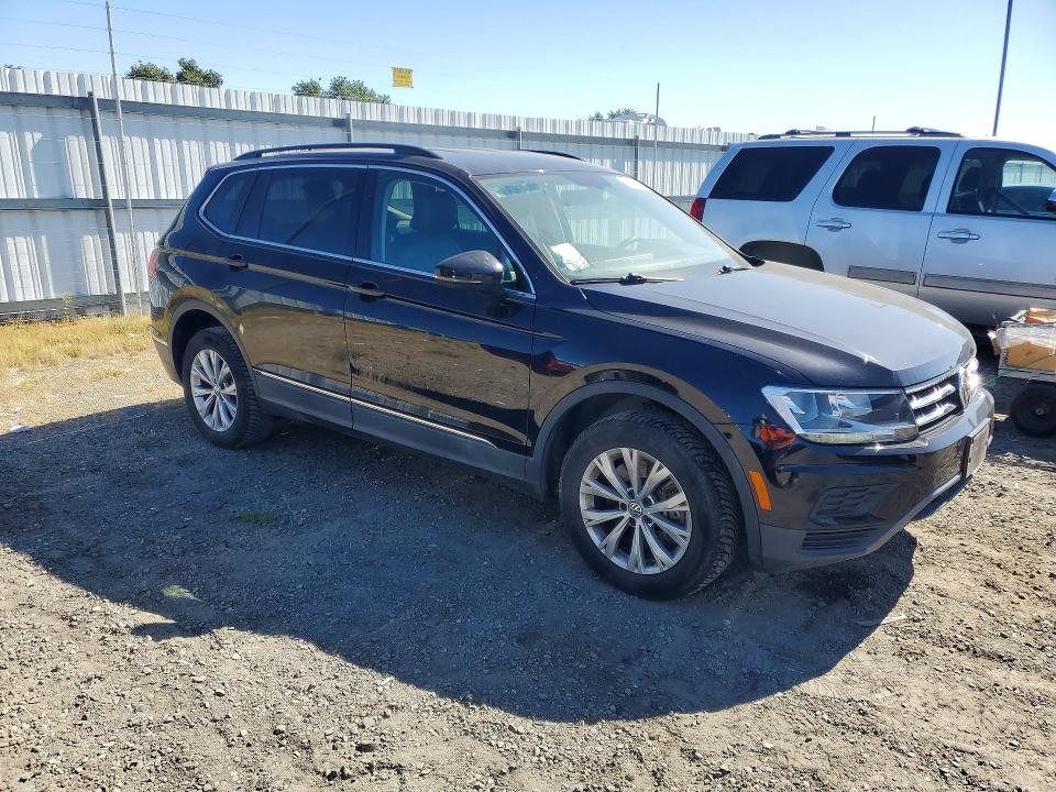 52385896 :رقم المزاد ، 3VV3B7AX9JM210298 vin ، 2018 Volkswagen Tiguan مزاد بيع