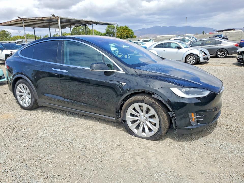 Продажа на аукционе авто 2018 Tesla Model X, vin: 5YJXCAE26JF119891, номер лота: 55044826
