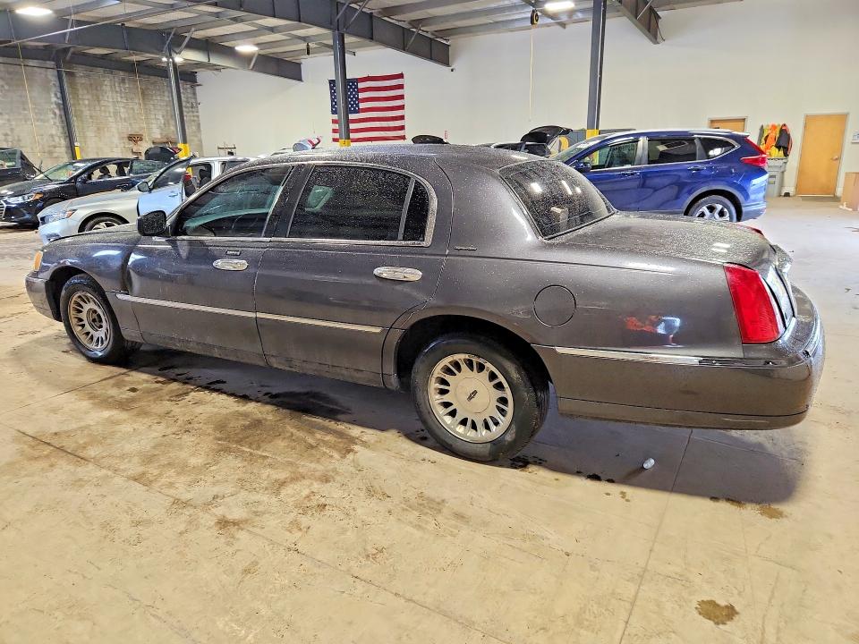 54513426 :رقم المزاد ، 1LNHM82W8YY857876 vin ، 2000 Lincoln Town Car مزاد بيع