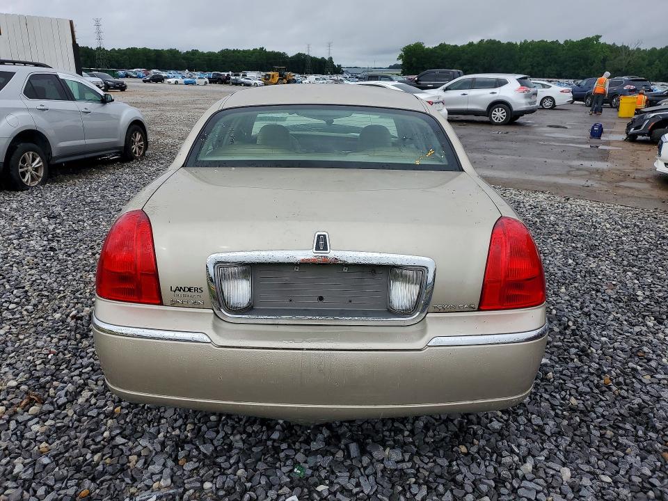 2009 Lincoln Town Car მანქანა იყიდება აუქციონზე, vin: 2LNHM82V39X635576, აუქციონის ნომერი: 54384706