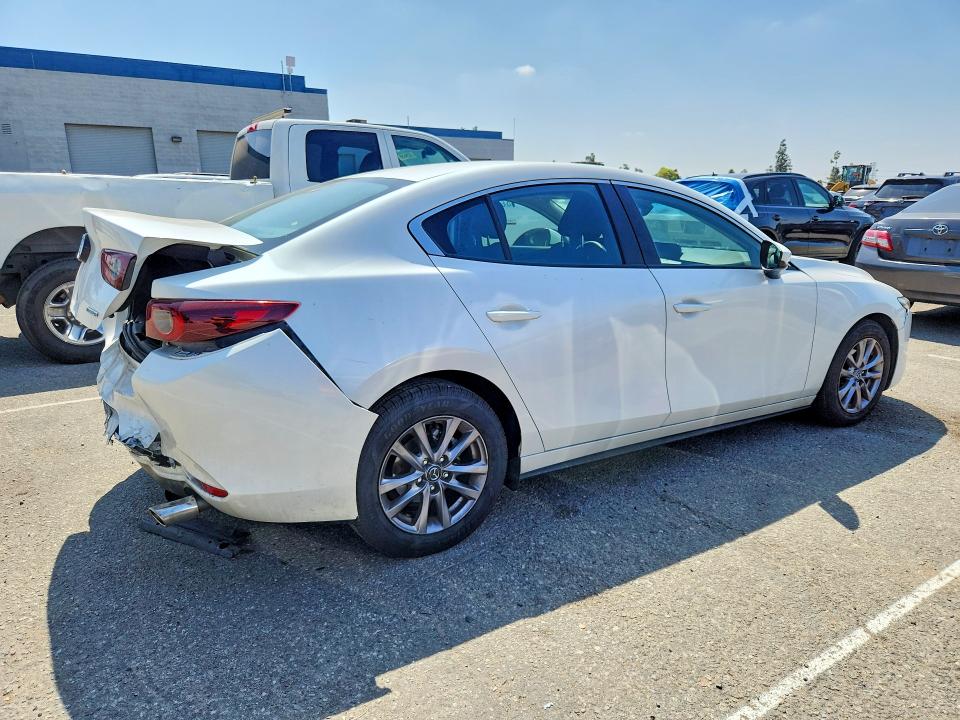 53660216 :رقم المزاد ، 3MZBPAAL8NM301538 vin ، 2022 Mazda 3 مزاد بيع