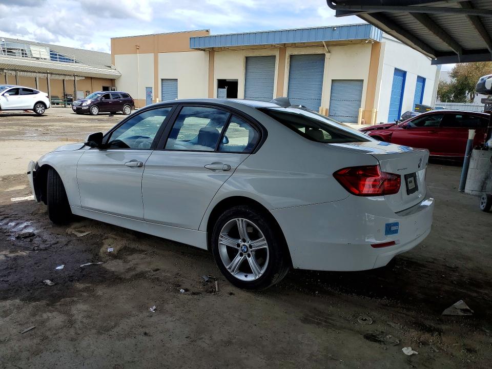 55358296 :رقم المزاد ، WBA3B1C51FK138824 vin ، 2015 Bmw 320 مزاد بيع