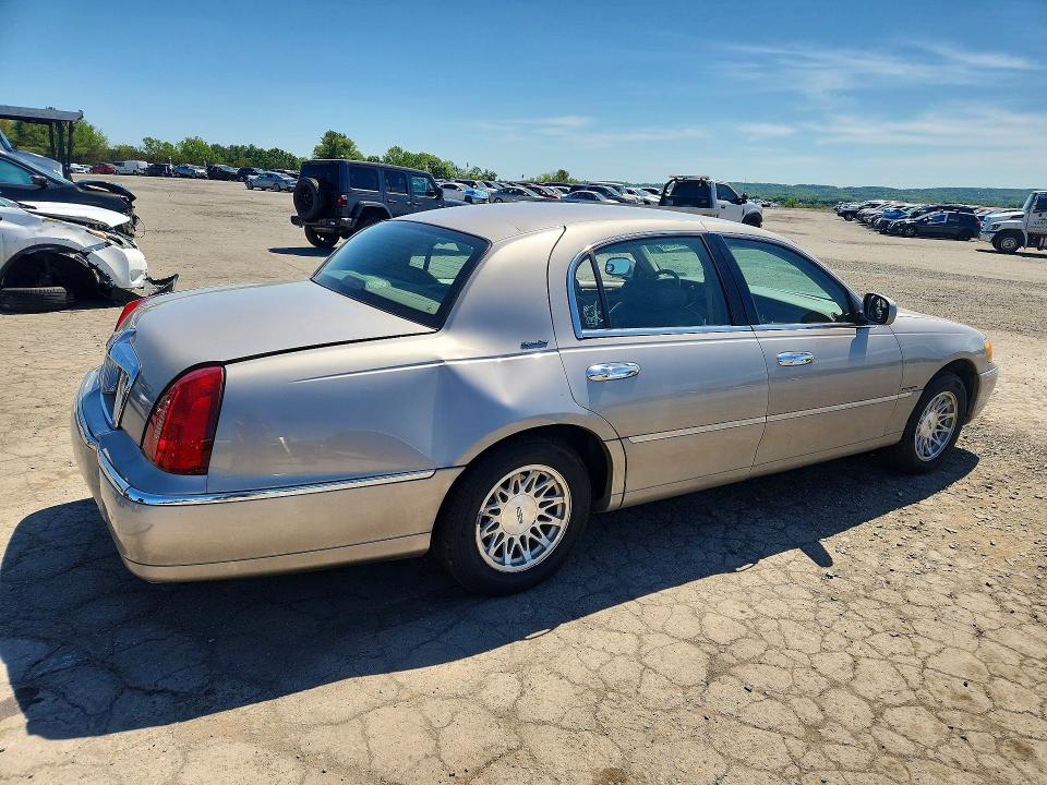 Продажа на аукционе авто 2000 Lincoln Town Car, vin: 1LNHM82W5YY934736, номер лота: 53299186