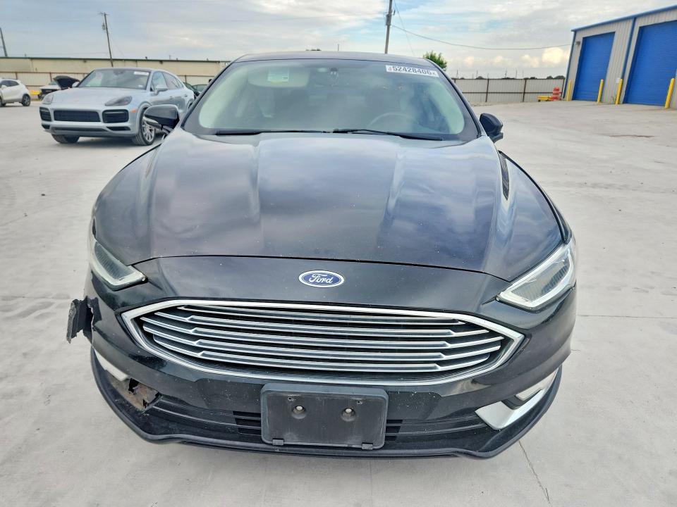 52428406 :رقم المزاد ، 3FA6P0LU0HR266866 vin ، 2017 Ford Fusion مزاد بيع