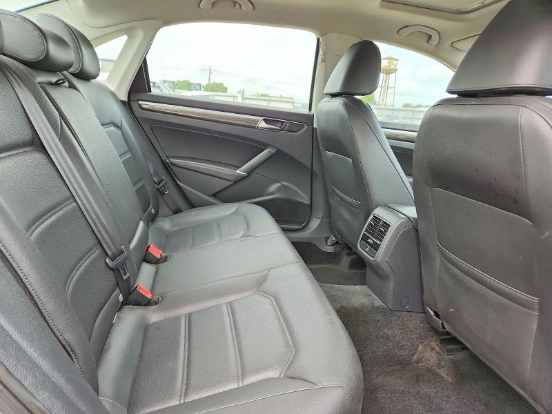 54173516 :رقم المزاد ، 1VWBT7A33HC030487 vin ، 2017 Volkswagen Passat مزاد بيع