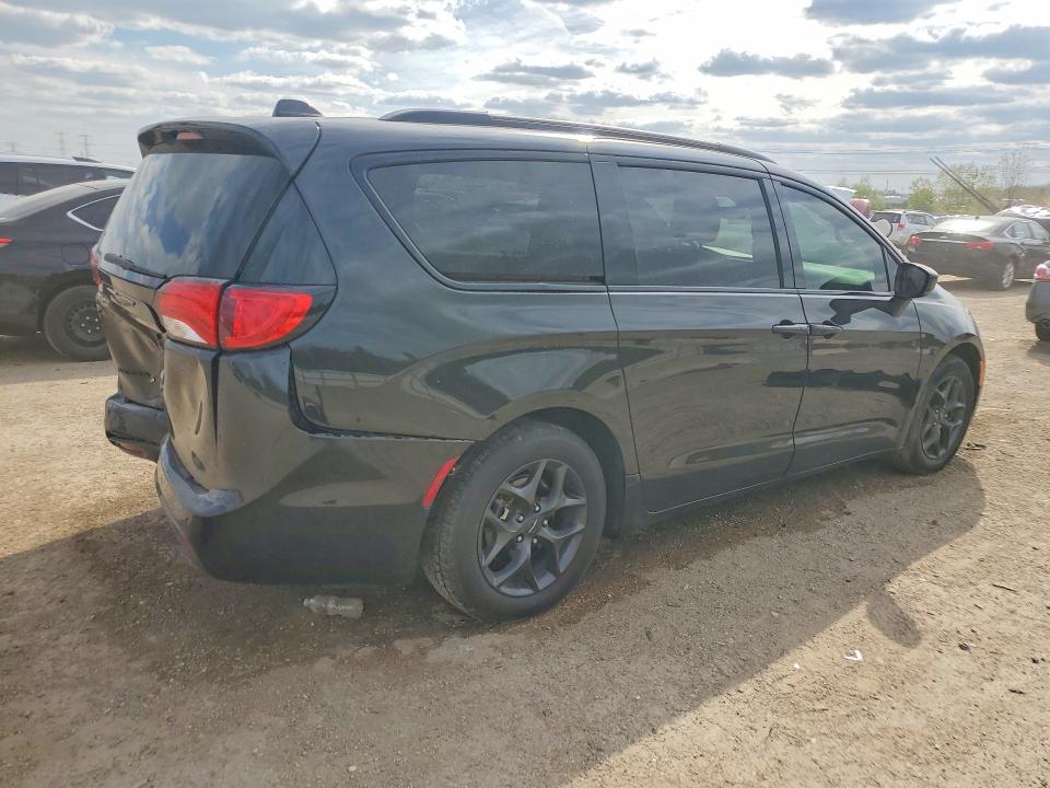 52696616 :رقم المزاد ، 2C4RC1EG7JR168218 vin ، 2018 Chrysler Pacifica مزاد بيع