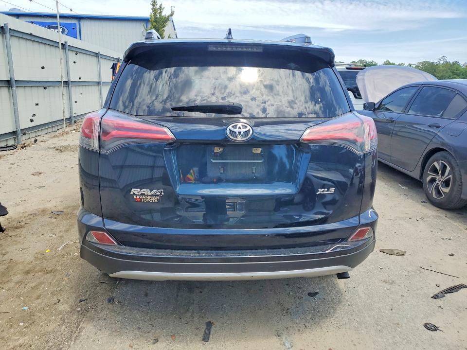 Продаж на аукціоні авто 2018 Toyota Rav4, vin: JTMWFREV0JJ151451, номер лоту: 53110616