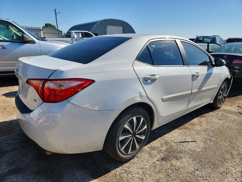 Aukcja sprzedaży 2018 Toyota Corolla, vin: 5YFBURHE6JP801184, numer aukcji: 52236596