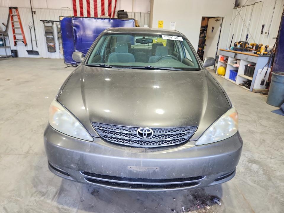 52897086 :رقم المزاد ، JTDBE32K820054305 vin ، 2002 Toyota Camry مزاد بيع