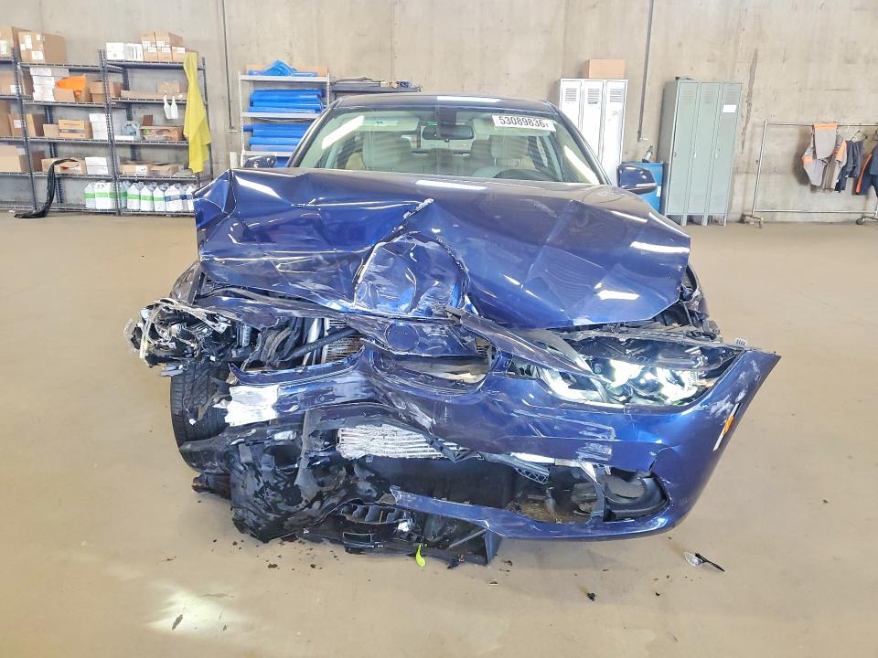 53089836 :رقم المزاد ، WBA8A3C59JA487068 vin ، 2018 Bmw 320 مزاد بيع