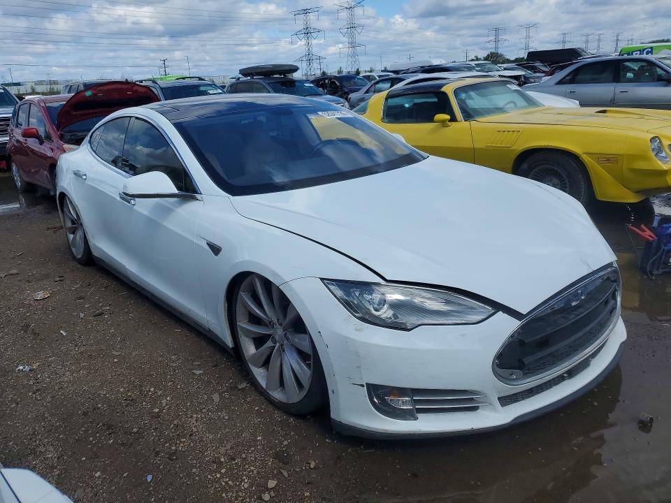 52041726 :رقم المزاد ، 5YJSA1AG0DFP11499 vin ، 2013 Tesla Model S مزاد بيع
