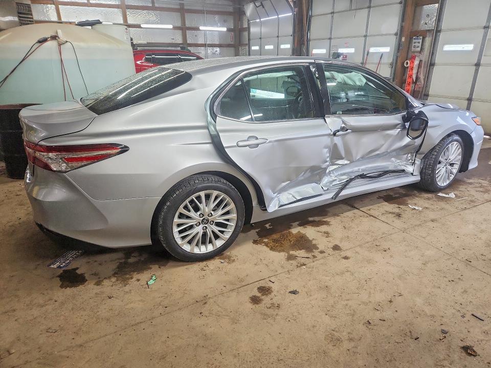 52488656 :رقم المزاد ، 4T1B11HK2JU139134 vin ، 2018 Toyota Camry مزاد بيع