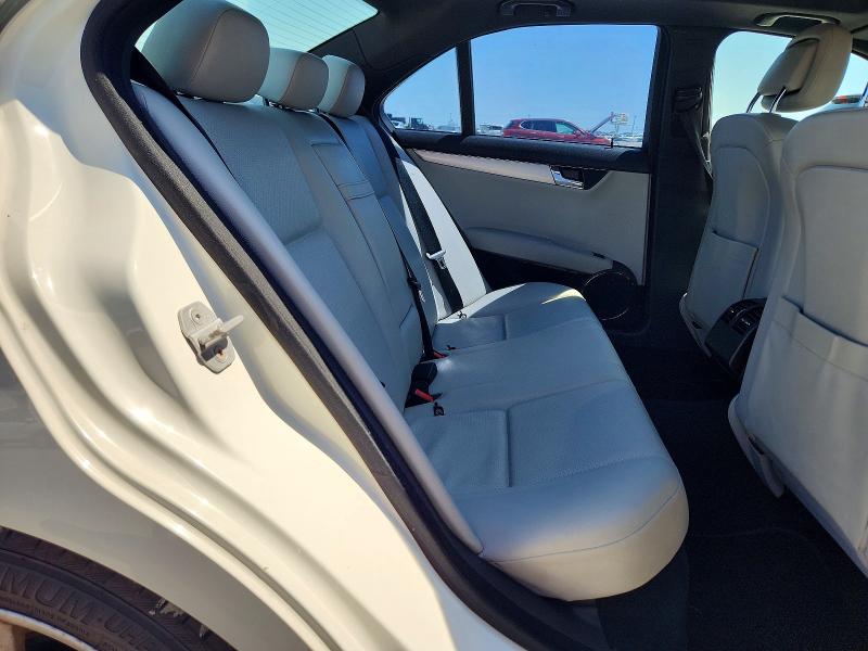 2010 Mercedes-benz C მანქანა იყიდება აუქციონზე, vin: WDDGF5EB5AR103969, აუქციონის ნომერი: 52935256