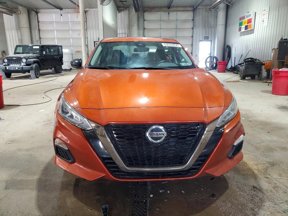 53028856 :رقم المزاد ، 1N4BL4CW4MN385908 vin ، 2021 Nissan Altima مزاد بيع