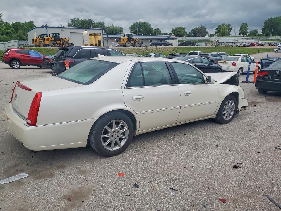2011 Cadillac Dts მანქანა იყიდება აუქციონზე, vin: 1G6KD5E61BU131072, აუქციონის ნომერი: 53947306