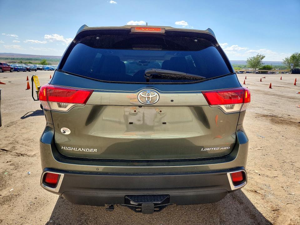 Продаж на аукціоні авто 2018 Toyota Highlander, vin: 5TDDZRFH8JS877553, номер лоту: 55339606