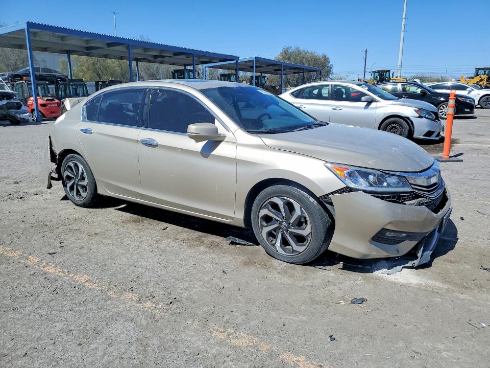 53845926 :رقم المزاد ، 1HGCR3F80HA038711 vin ، 2017 Honda Accord مزاد بيع