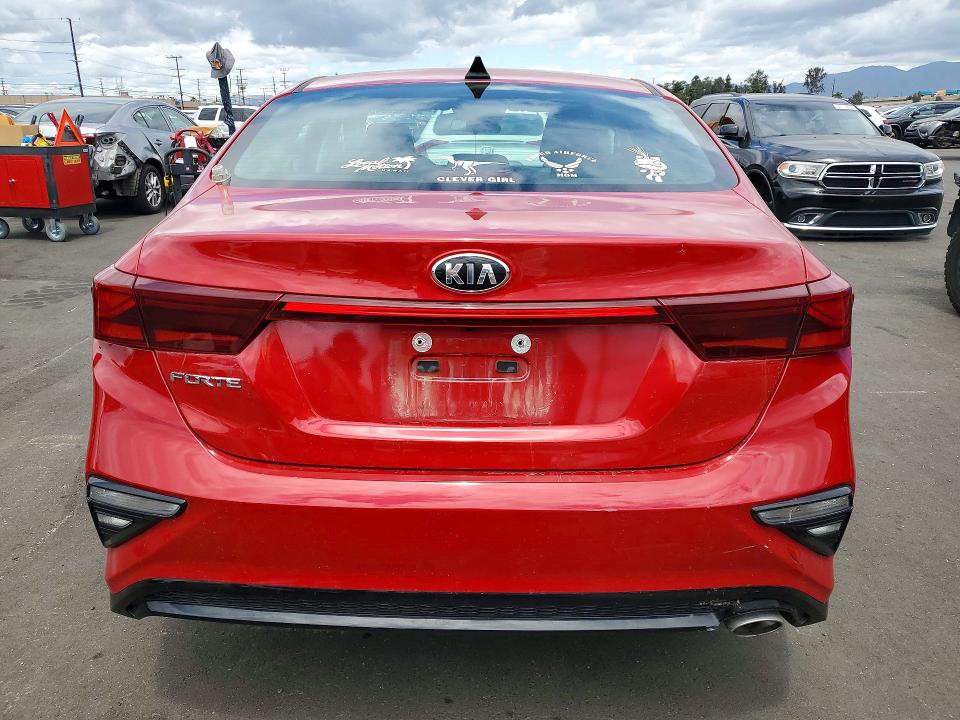 2021 Kia Forte მანქანა იყიდება აუქციონზე, vin: 3KPF24AD5ME405815, აუქციონის ნომერი: 52426946