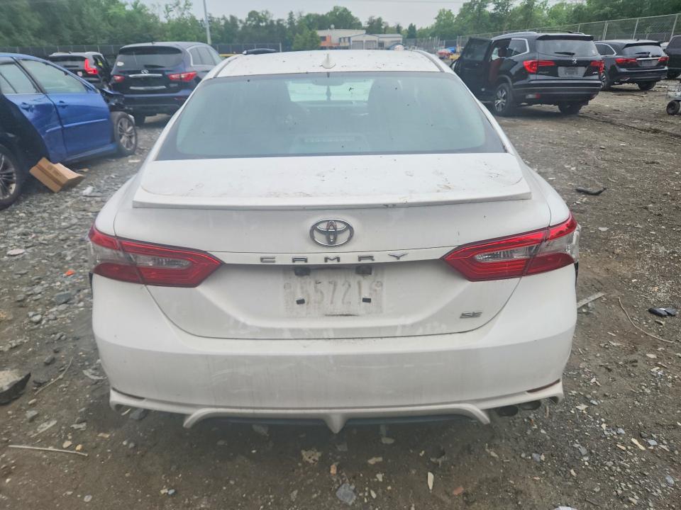53186386 :رقم المزاد ، 4T1B11HK6JU645064 vin ، 2018 Toyota Camry مزاد بيع