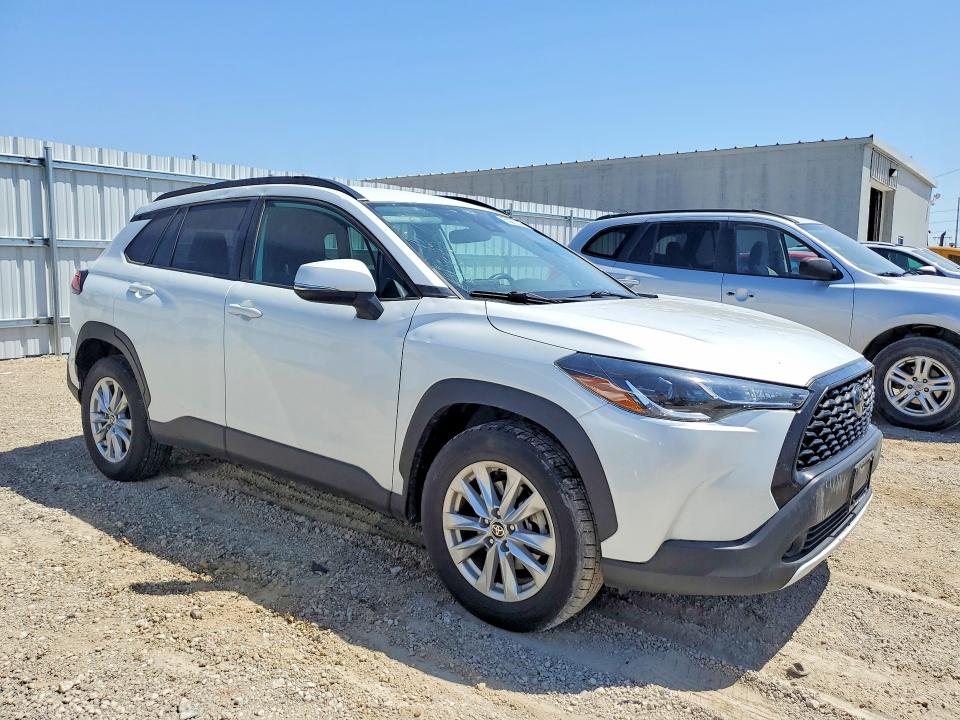 53072316 :رقم المزاد ، 7MUCAAAG2NV030834 vin ، 2022 Toyota Corolla Cross مزاد بيع