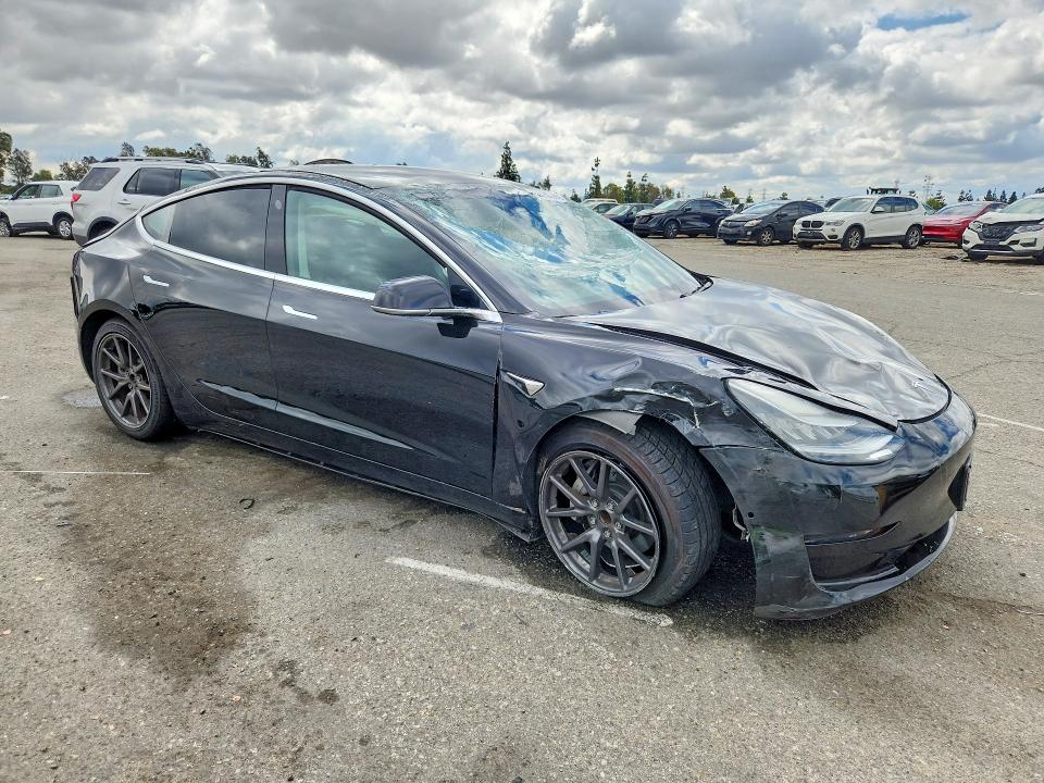 52390906 :رقم المزاد ، 5YJ3E1EA8KF306700 vin ، 2019 Tesla Model 3 مزاد بيع