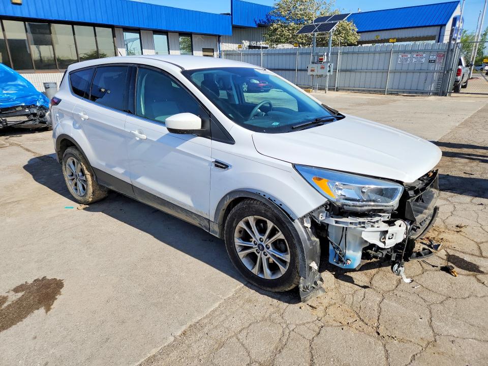 52296756 :رقم المزاد ، 1FMCU0GD7HUB41819 vin ، 2017 Ford Escape مزاد بيع