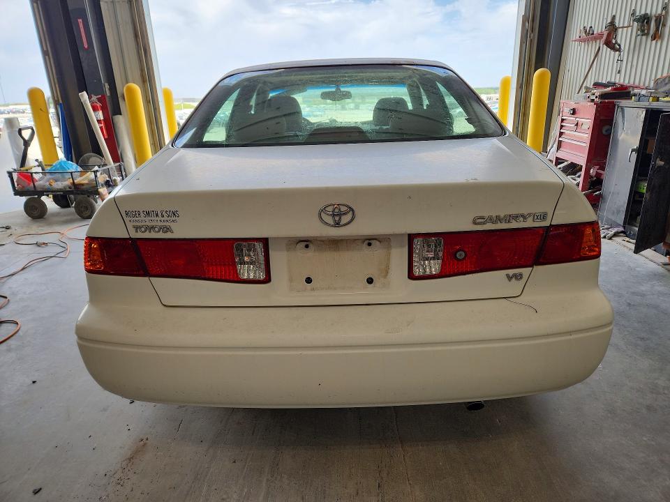 53108726 :رقم المزاد ، 4T1BF28K71U970586 vin ، 2001 Toyota Camry مزاد بيع