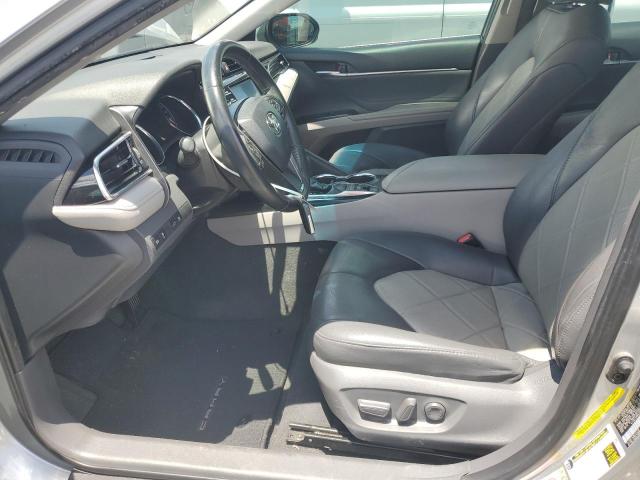 52181036 :رقم المزاد ، 4T1B11HK8JU133032 vin ، 2018 Toyota Camry مزاد بيع