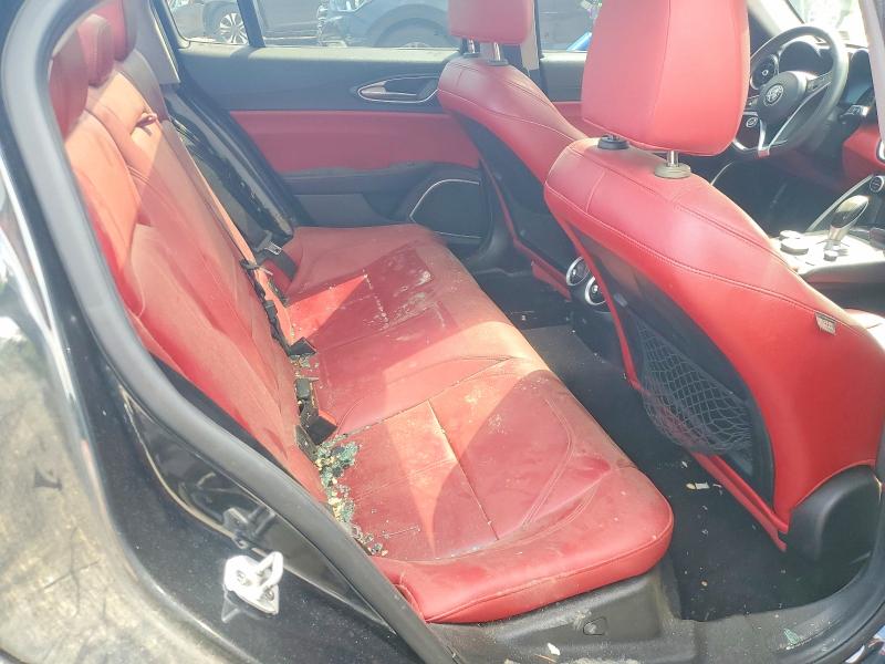 53578126 :رقم المزاد ، ZARFAEDN9J7594502 vin ، 2018 Alfa Romeo Giulia مزاد بيع