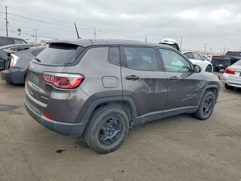 53732646 :رقم المزاد ، 3C4NJCABXJT461599 vin ، 2018 Jeep Compass مزاد بيع