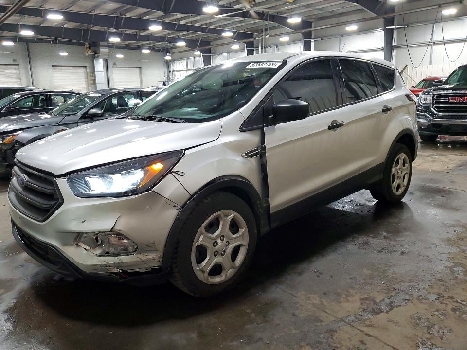 52532786 :رقم المزاد ، 1FMCU0F71JUB13015 vin ، 2018 Ford Escape مزاد بيع