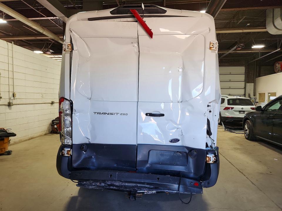 52574476 :رقم المزاد ، 1FTYR2CM4JKB46314 vin ، 2018 Ford Transit مزاد بيع