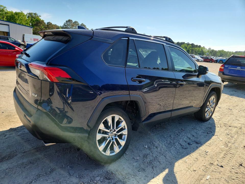 52139666 :رقم المزاد ، 2T3C1RFV7MW142087 vin ، 2021 Toyota Rav4 مزاد بيع