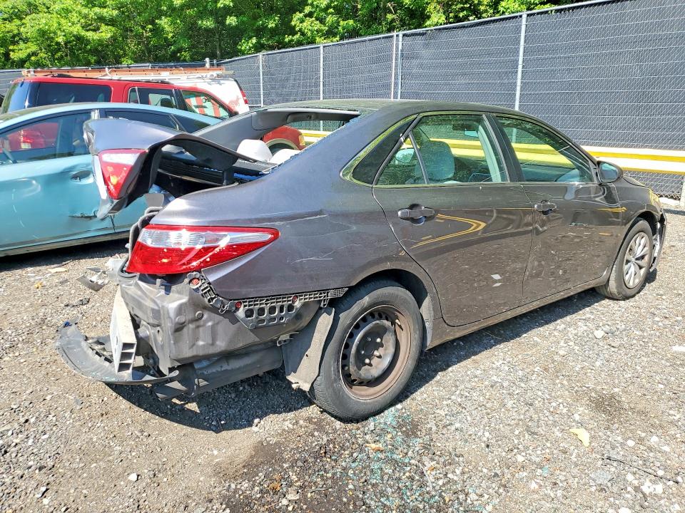 54228756 :رقم المزاد ، 4T1BF1FKXFU962700 vin ، 2015 Toyota Camry مزاد بيع