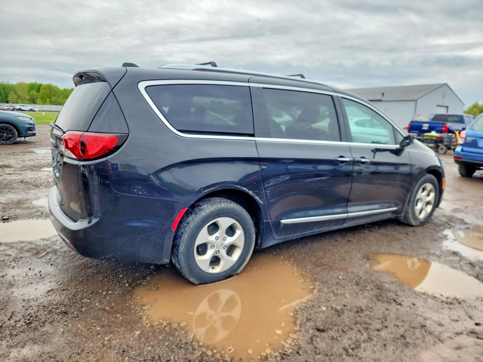 52179526 :رقم المزاد ، 2C4RC1EG5HR757780 vin ، 2017 Chrysler Pacifica مزاد بيع